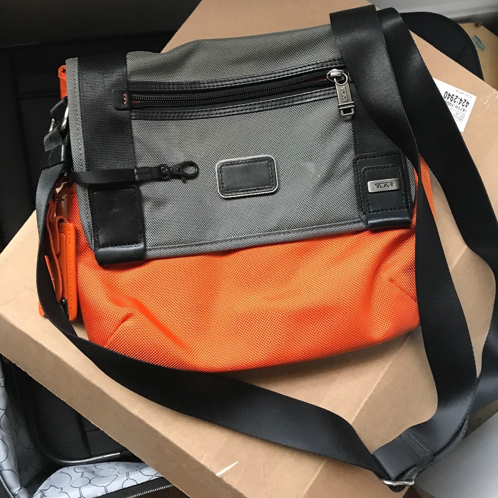 New without Tags Tumi Messenger Crossbody Shoulder